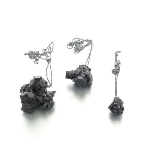 necklace black resin handmade Anhänger in Silber Oxidiert, von Izabella Petrut