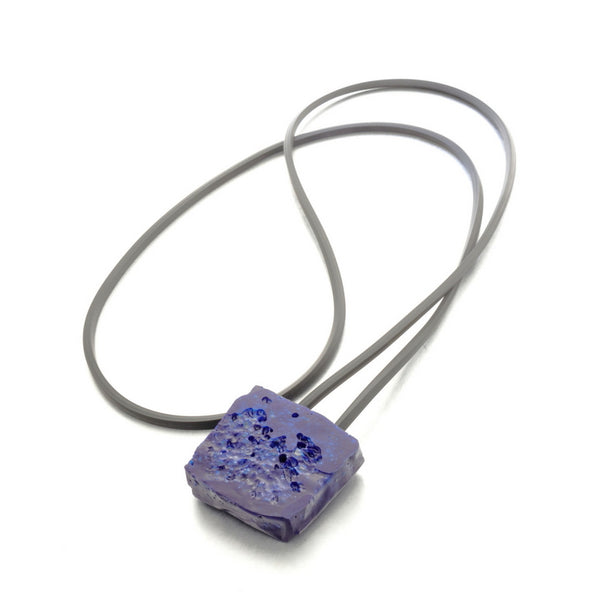 Minimal blue resin necklaces, with silicon and resin